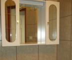 Emeleti erkélyes szoba fürdő